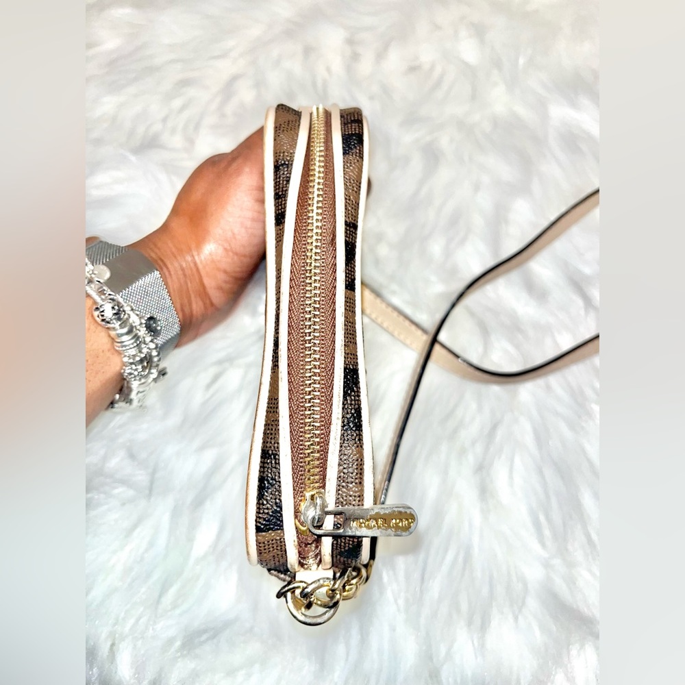 Micheal Kors • Brown MK Crossbody - Picture 4 of 4
